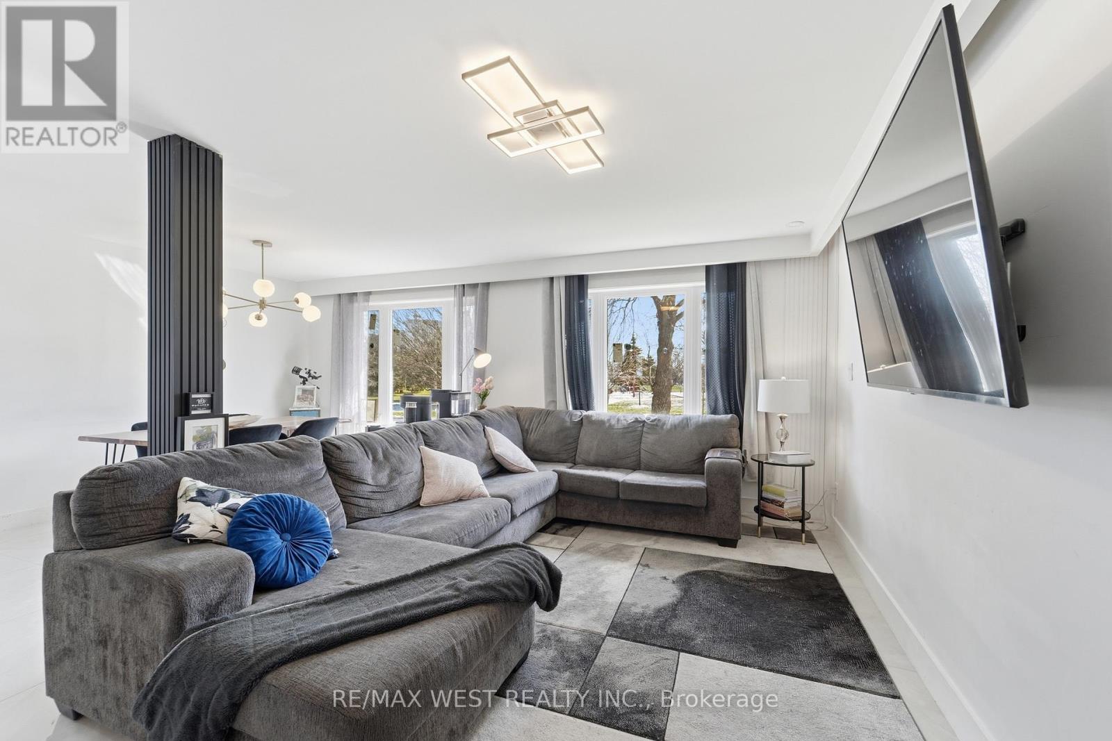 38 Bridesburg Drive, Toronto, Ontario  M9R 2K8 - Photo 9 - W12977528