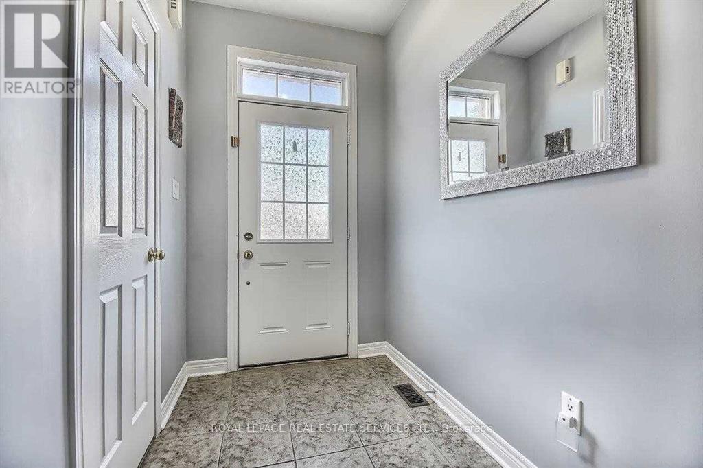 2423 Grand Oak Trail, Oakville, Ontario  L6M 0J4 - Photo 2 - W12977556