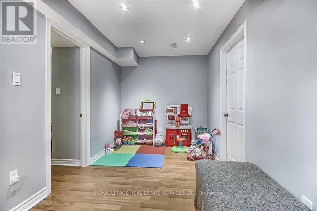 2423 Grand Oak Trail, Oakville, Ontario  L6M 0J4 - Photo 24 - W12977556