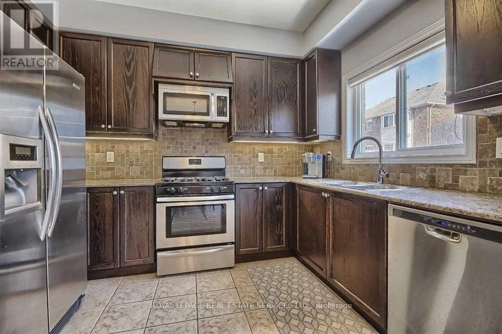 2423 Grand Oak Trail, Oakville, Ontario  L6M 0J4 - Photo 9 - W12977556