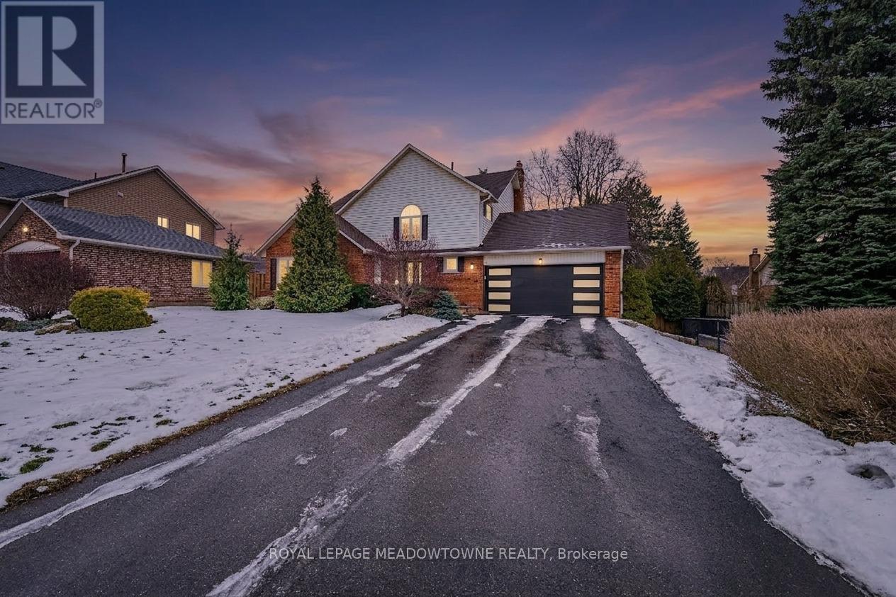 8 Wadsworth Circle, Brampton, Ontario  L6Z 1W7 - Photo 2 - W12977592