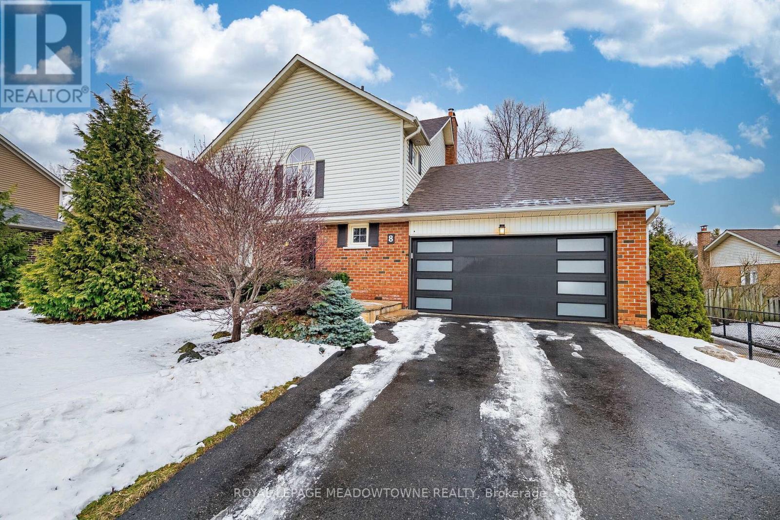 8 Wadsworth Circle, Brampton, Ontario  L6Z 1W7 - Photo 3 - W12977592