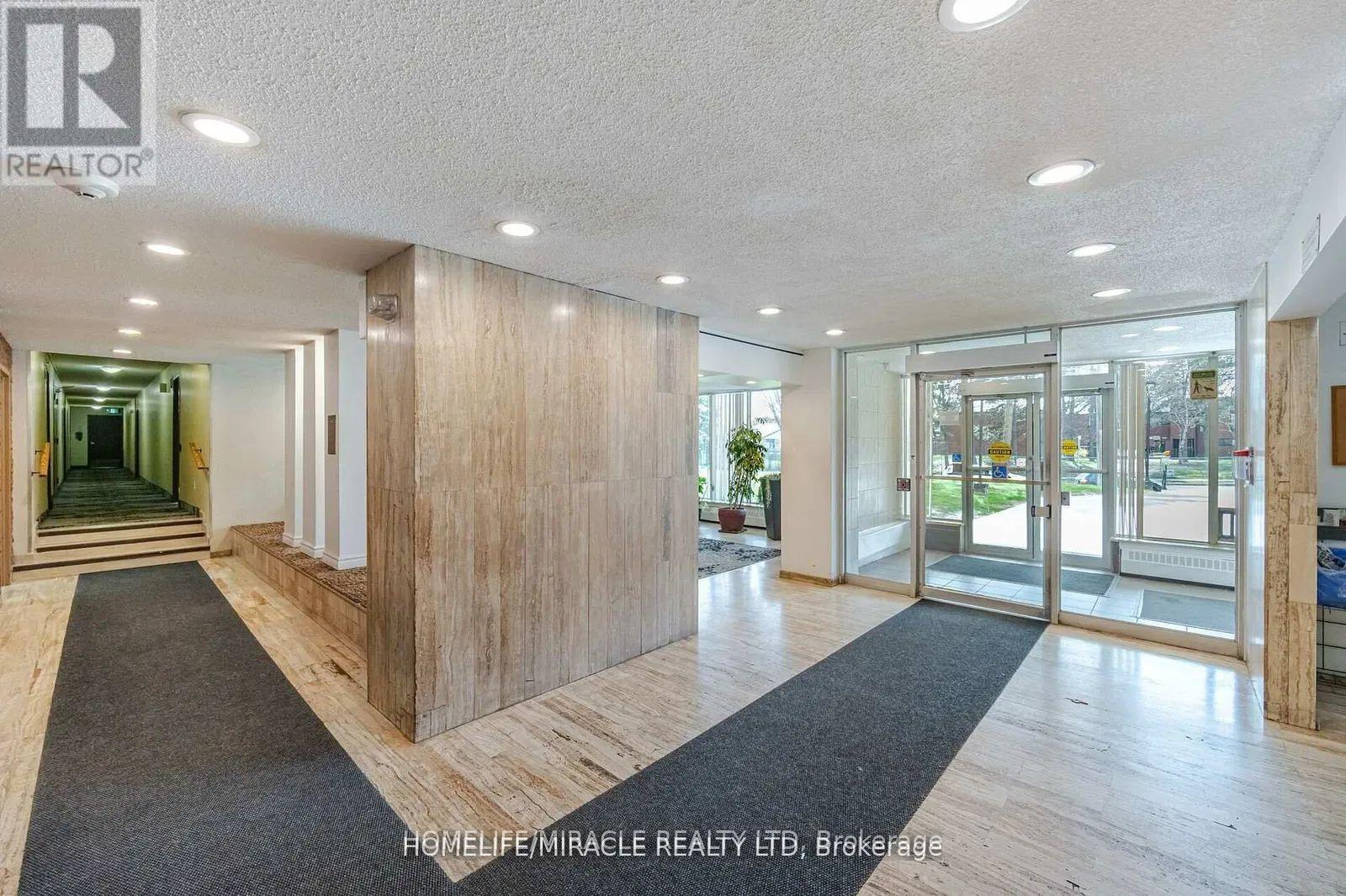 909 - 335 Driftwood Avenue, Toronto, Ontario  M3N 2P3 - Photo 4 - W12977596