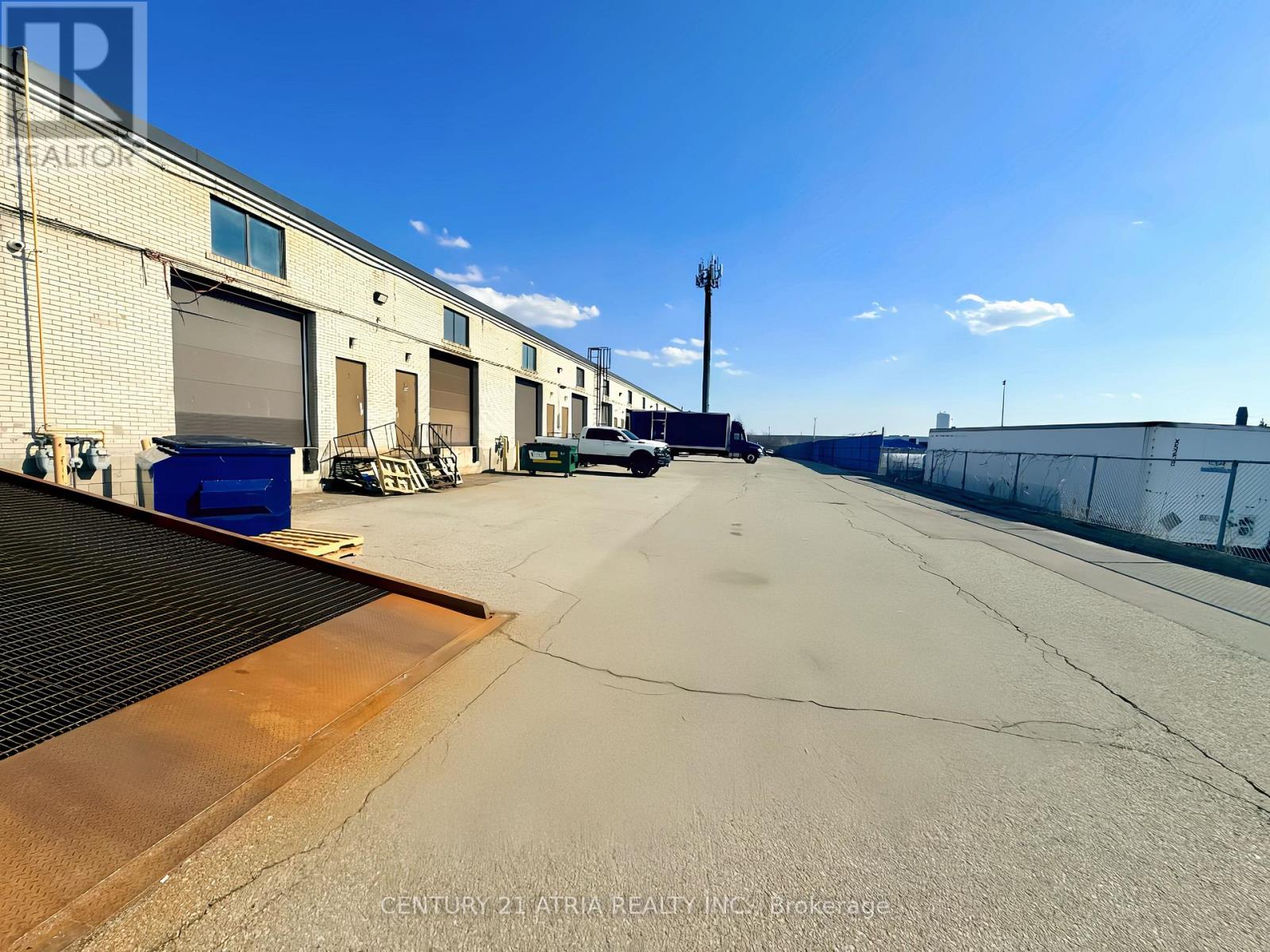 7-8 - 135 Ormont Drive, Toronto, Ontario  M9L 1N6 - Photo 3 - W12977614