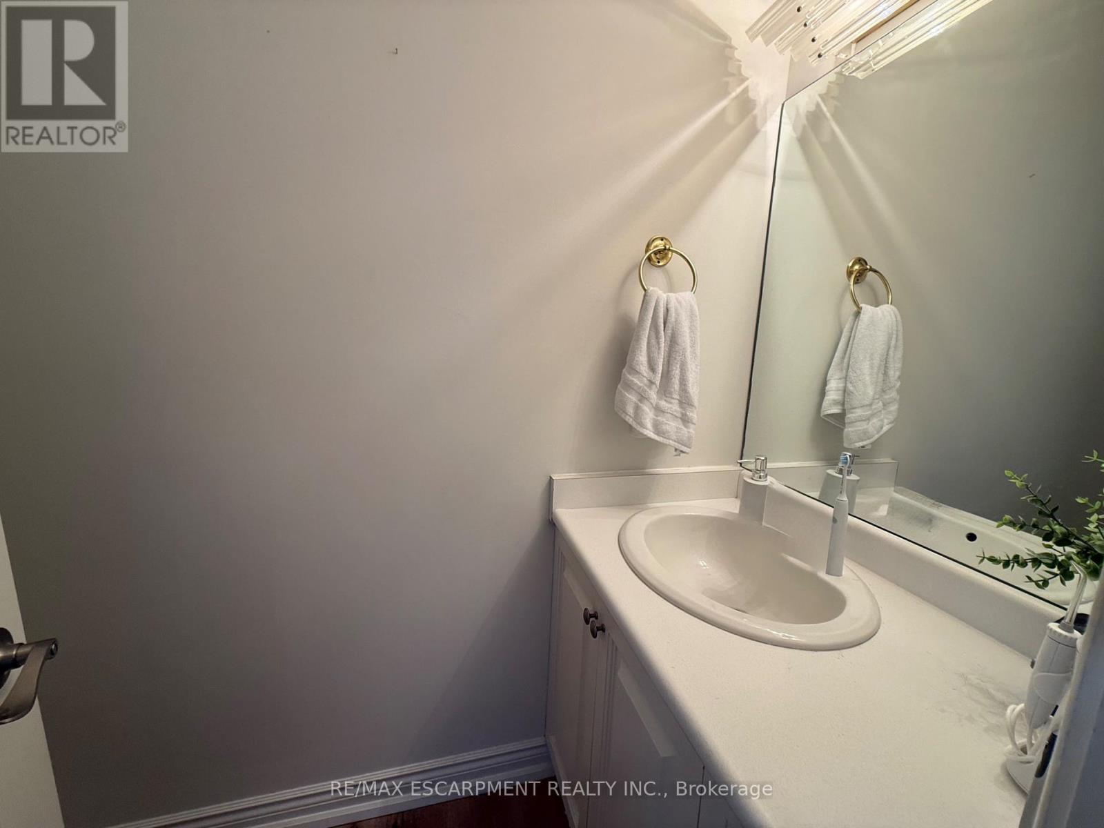 1349 Kelly Road, Mississauga, Ontario  L5J 3V1 - Photo 11 - W12977630