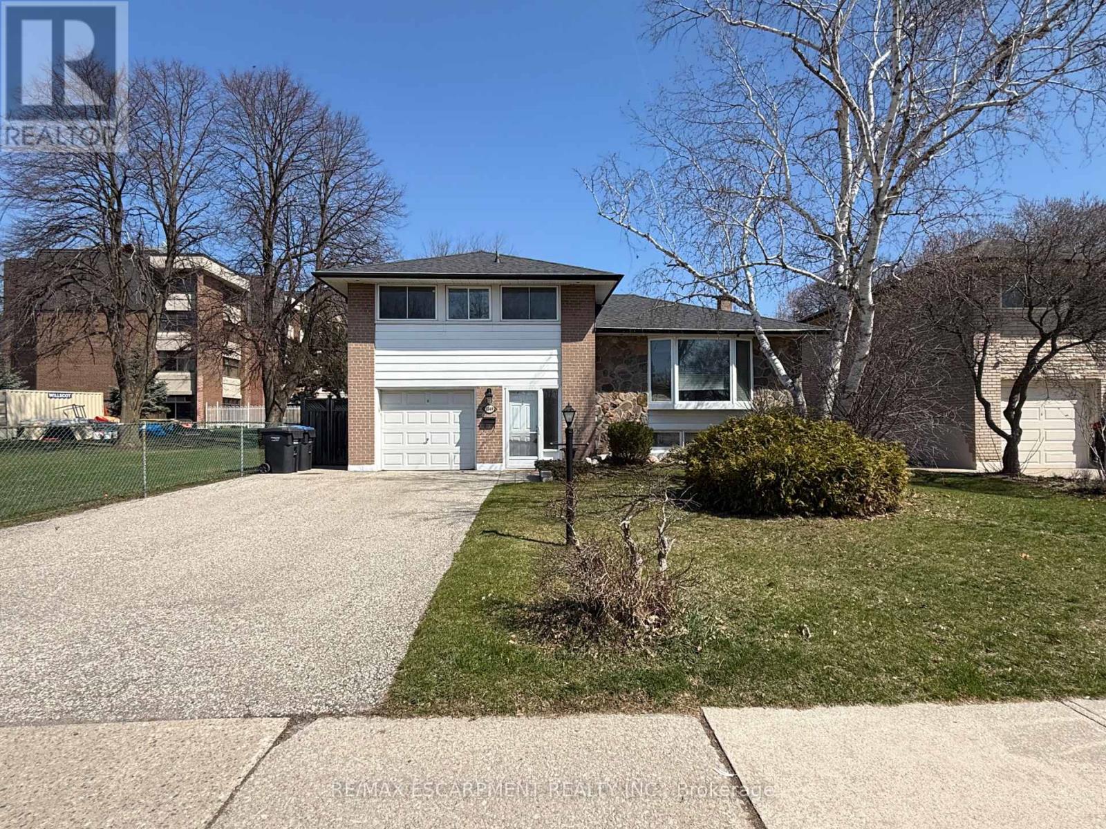 1349 Kelly Road, Mississauga, Ontario  L5J 3V1 - Photo 2 - W12977630