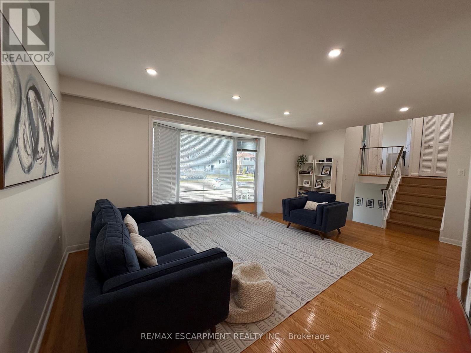 1349 Kelly Road, Mississauga, Ontario  L5J 3V1 - Photo 4 - W12977630