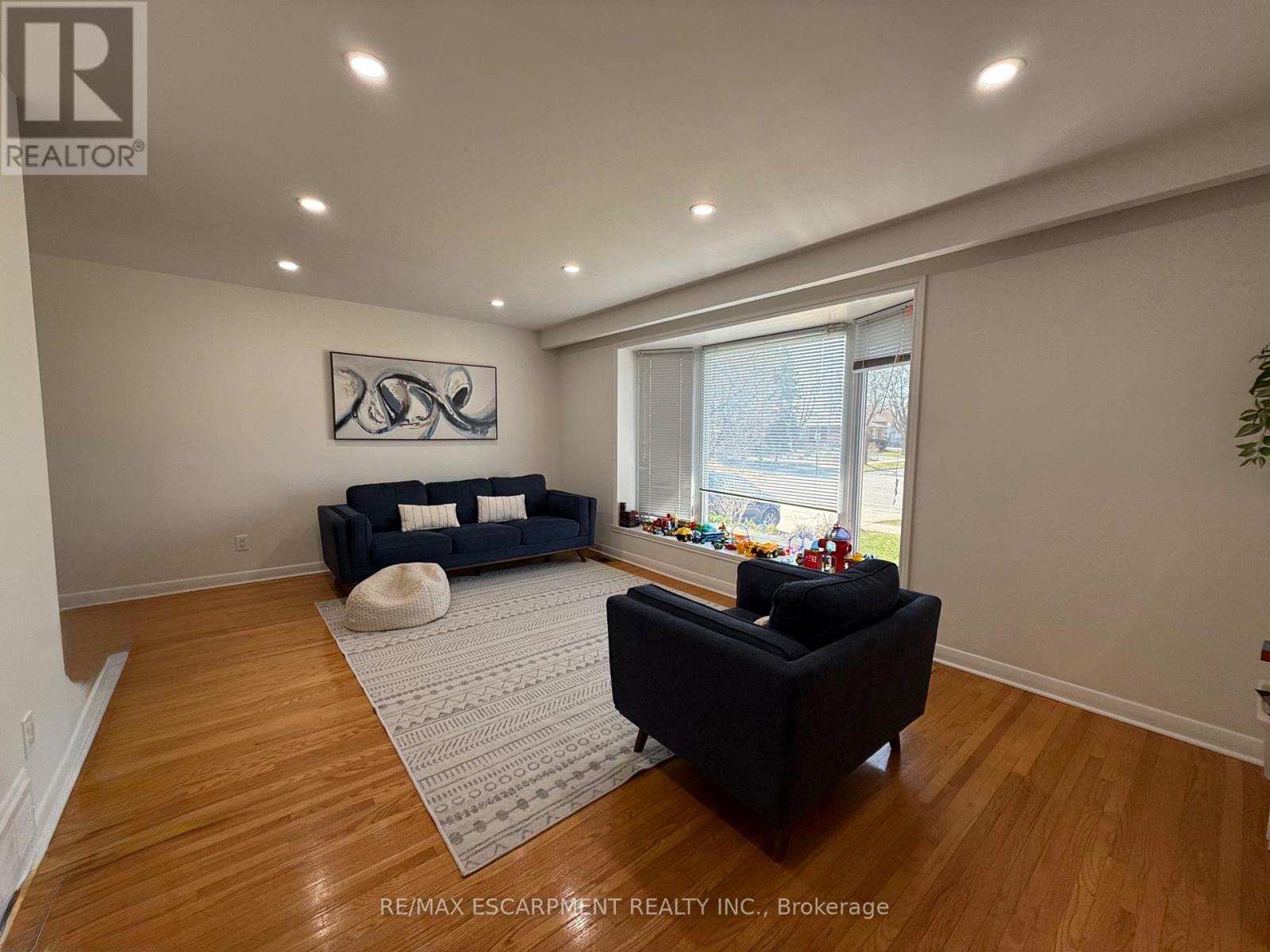 1349 Kelly Road, Mississauga, Ontario  L5J 3V1 - Photo 5 - W12977630