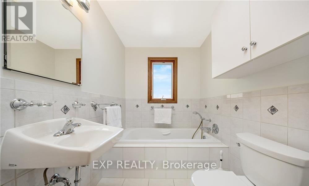 71 Bronte ( Upper Only) Street S, Milton, Ontario  L9T 1Z4 - Photo 18 - W12977650