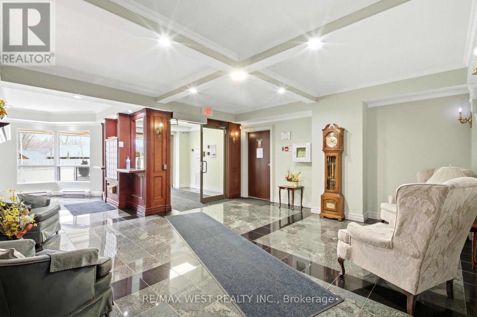 407 - 24 Chapel Street, Halton Hills, Ontario  L7G 6A7 - Photo 2 - W12977654