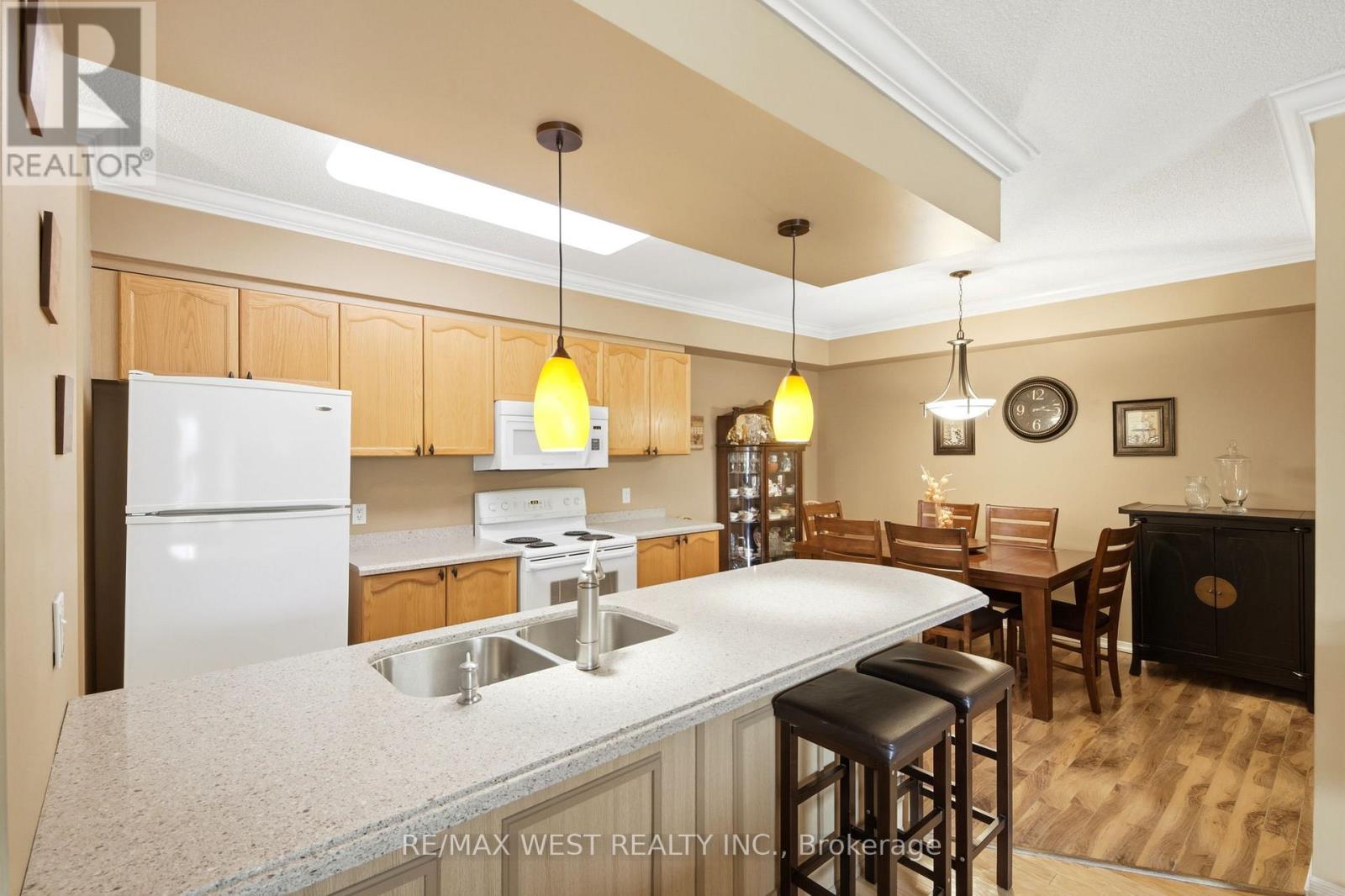 407 - 24 Chapel Street, Halton Hills, Ontario  L7G 6A7 - Photo 4 - W12977654