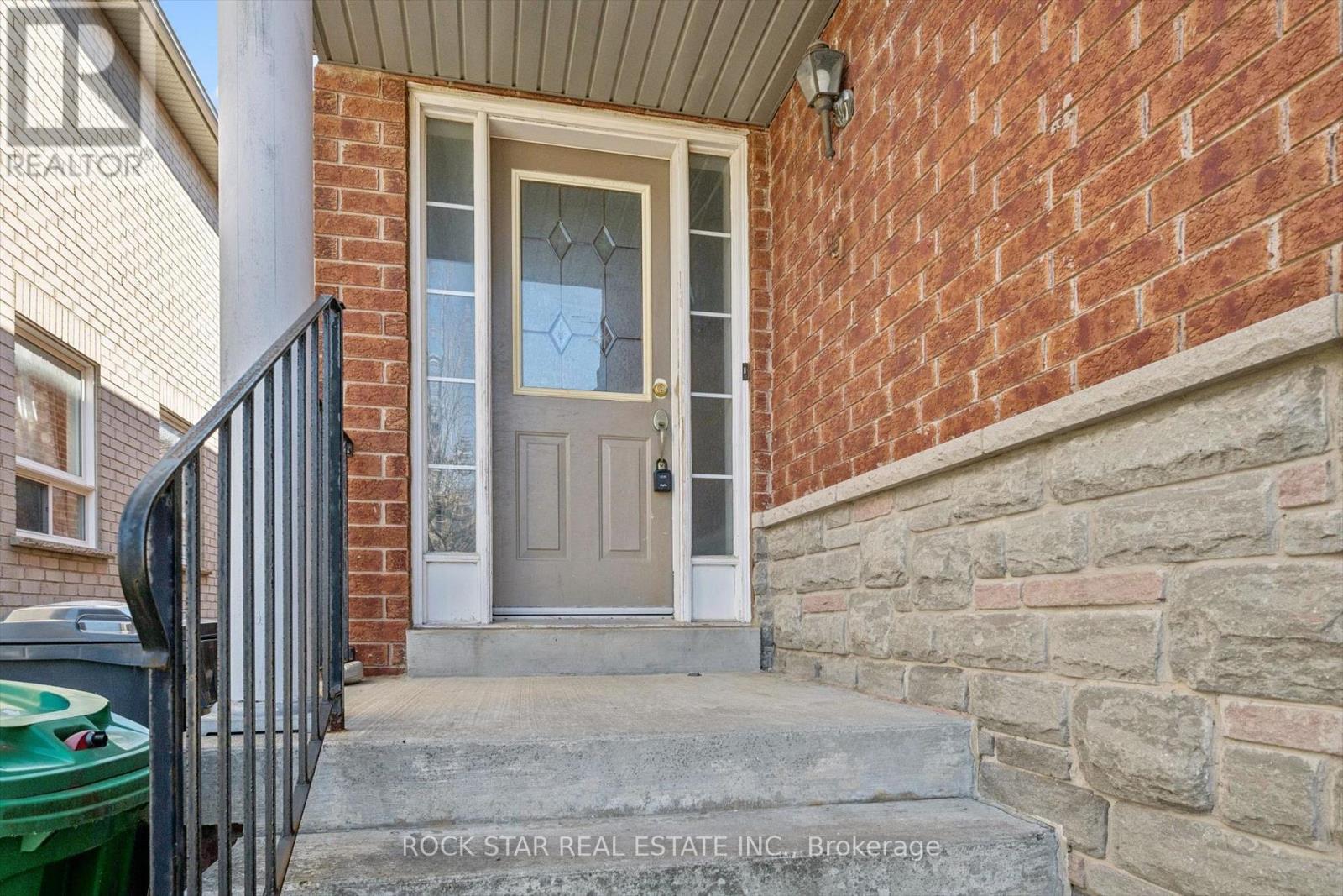 7334 Lowville Heights, Mississauga, Ontario  L5N 8L4 - Photo 2 - W12977700