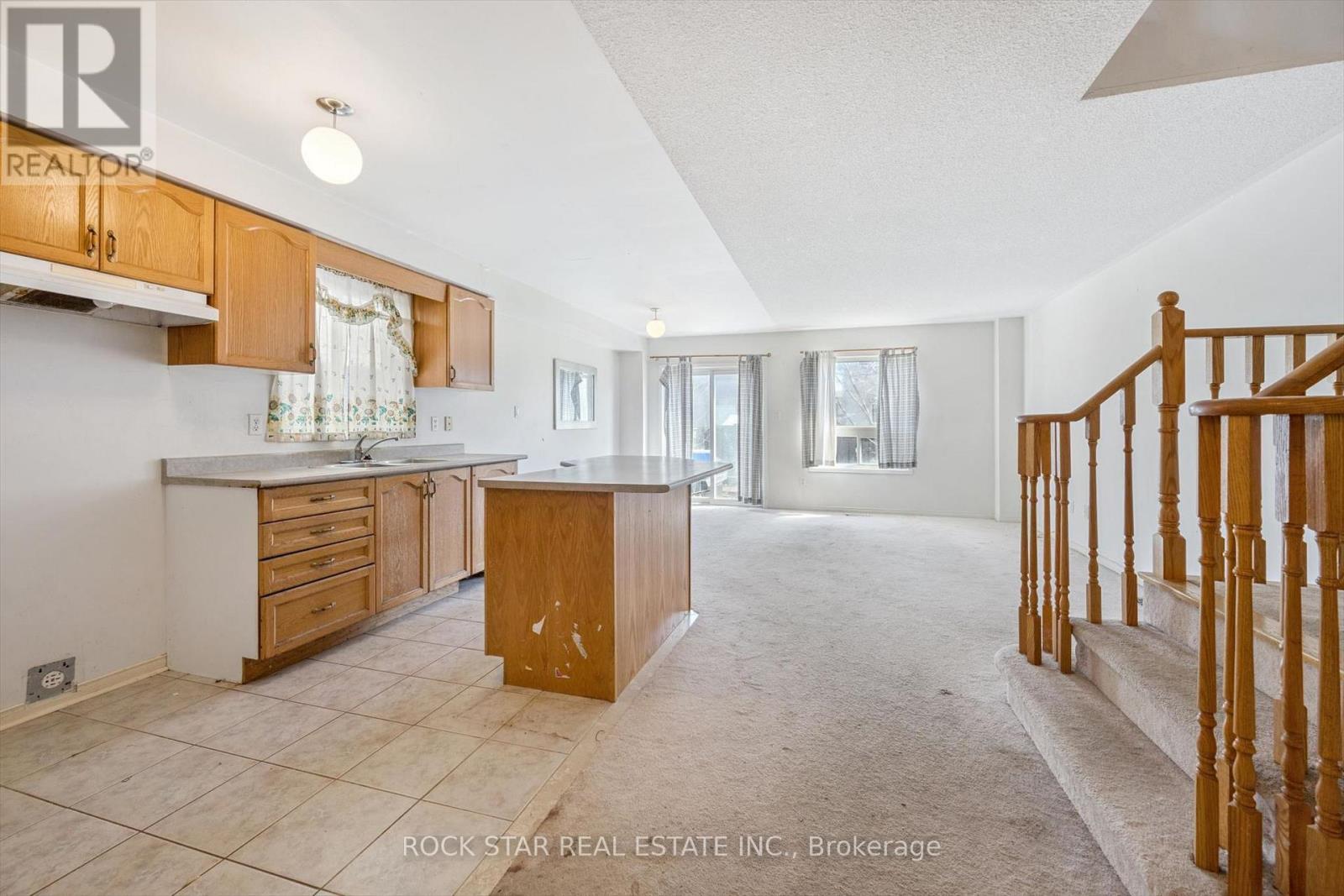 7334 Lowville Heights, Mississauga, Ontario  L5N 8L4 - Photo 3 - W12977700