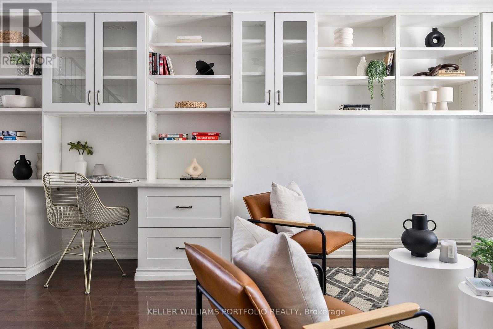 38 RUTLAND STREET, Toronto, Ontario