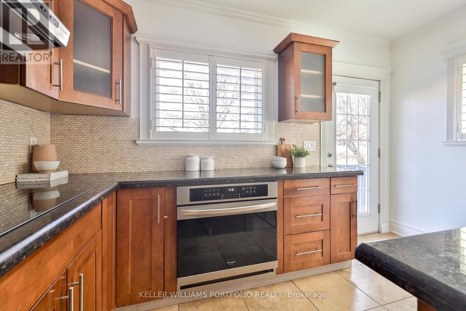 38 Rutland Street, Toronto, Ontario  M6N 1G1 - Photo 10 - W12977706