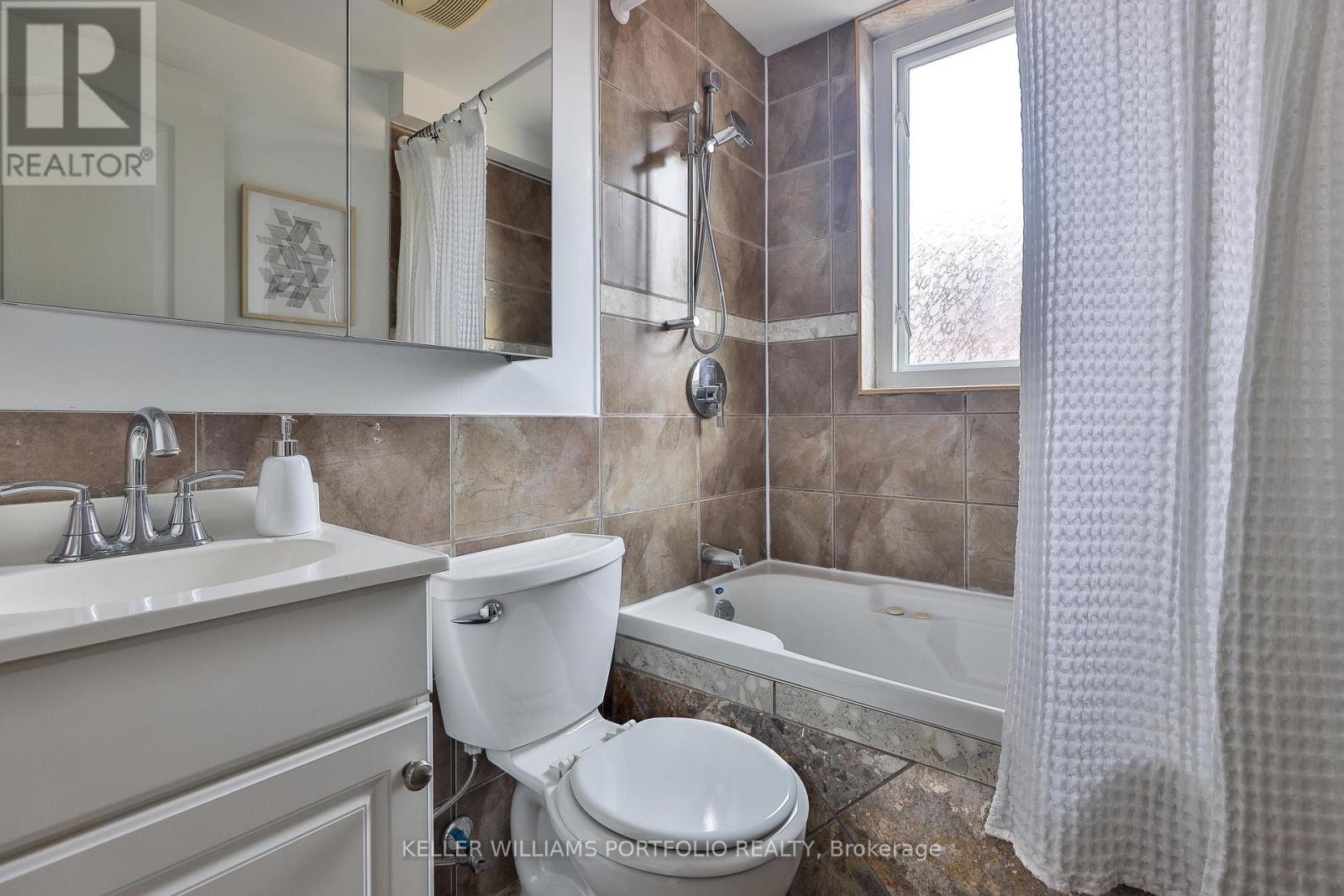 38 Rutland Street, Toronto, Ontario  M6N 1G1 - Photo 19 - W12977706