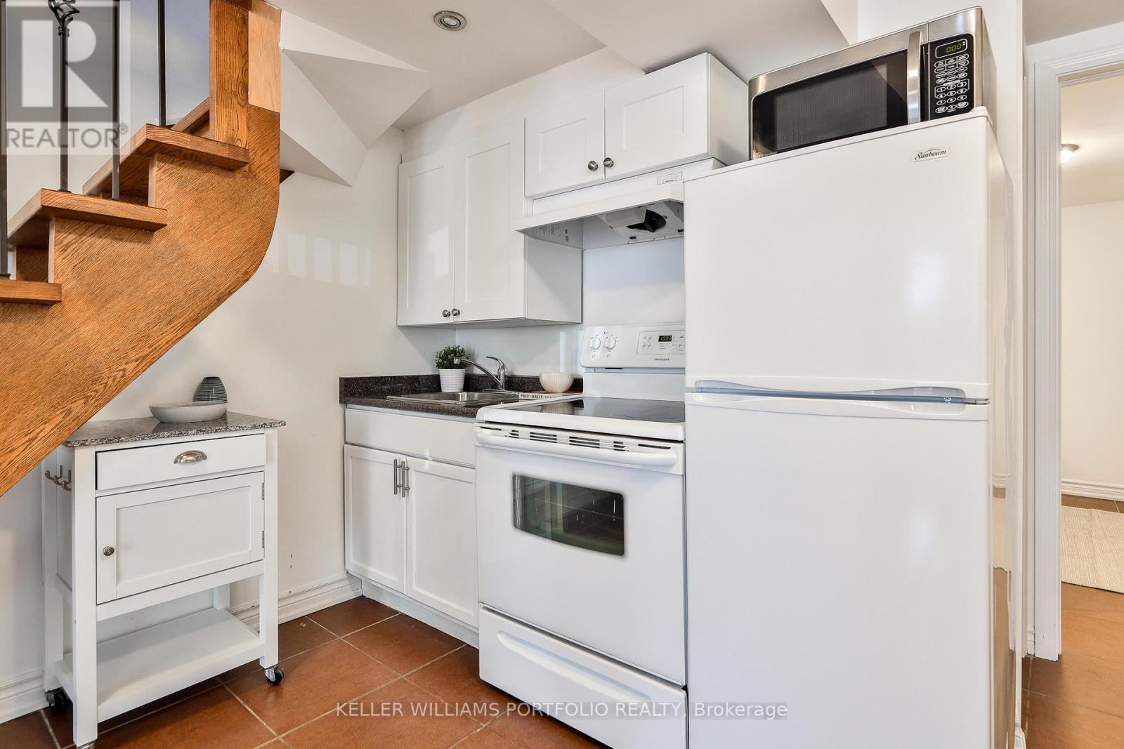 38 Rutland Street, Toronto, Ontario  M6N 1G1 - Photo 22 - W12977706