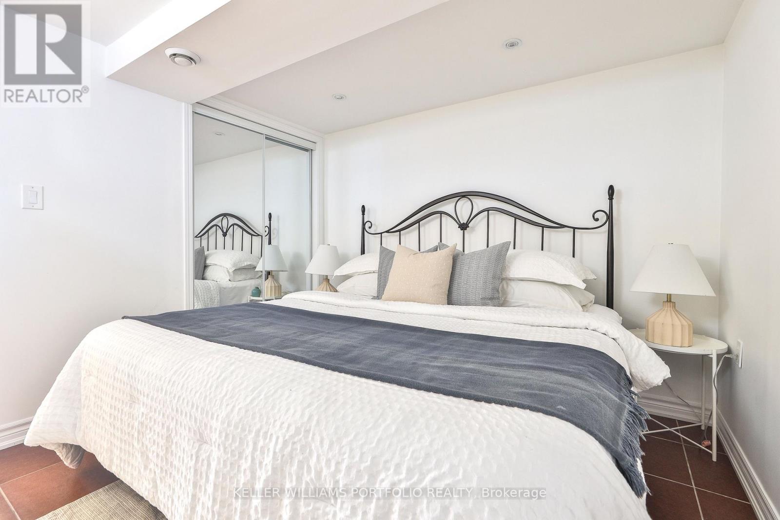 38 Rutland Street, Toronto, Ontario  M6N 1G1 - Photo 31 - W12977706