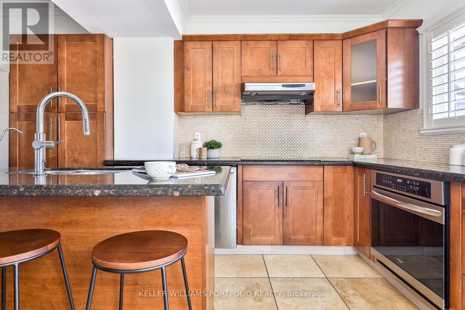 38 Rutland Street, Toronto, Ontario  M6N 1G1 - Photo 9 - W12977706