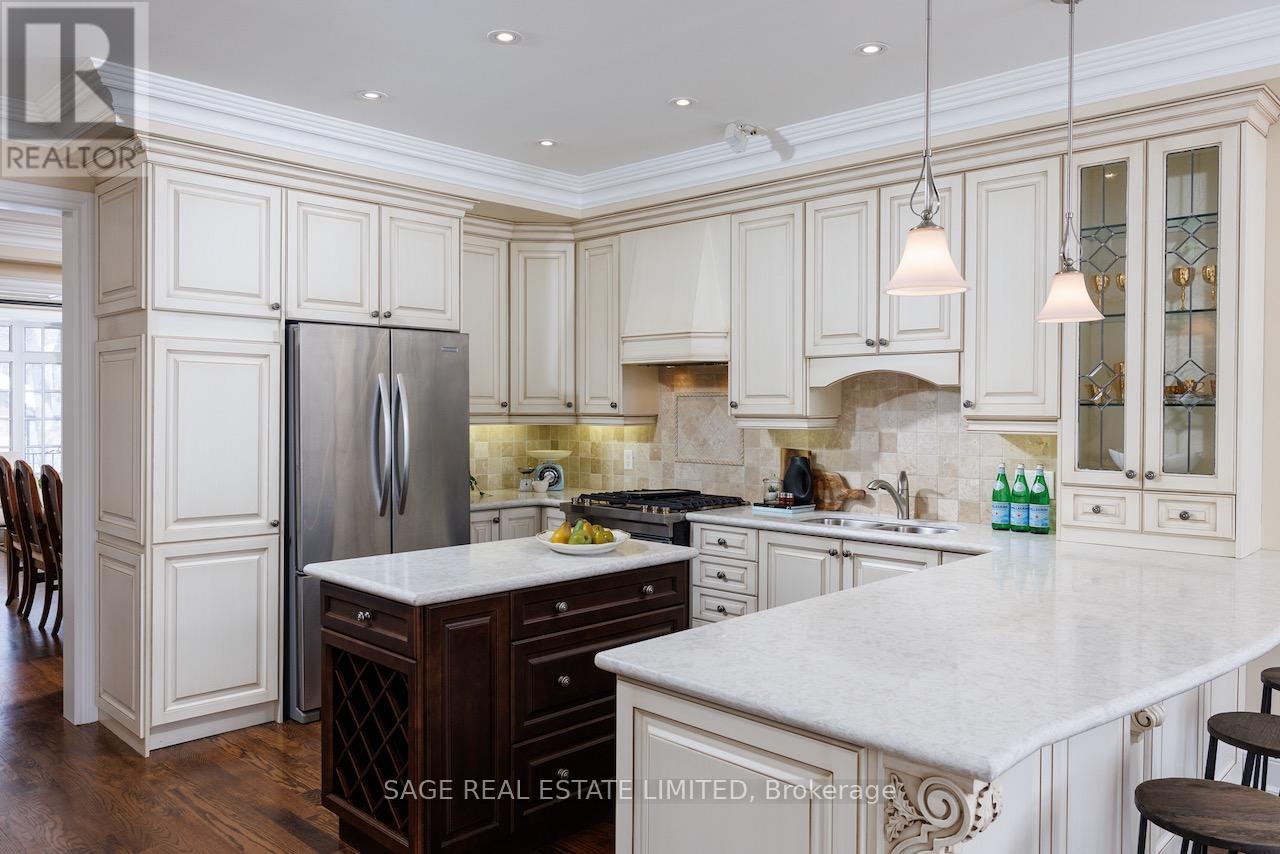 19 Carmichael Avenue, Toronto, Ontario  M5M 2W5 - Photo 18 - C12919920