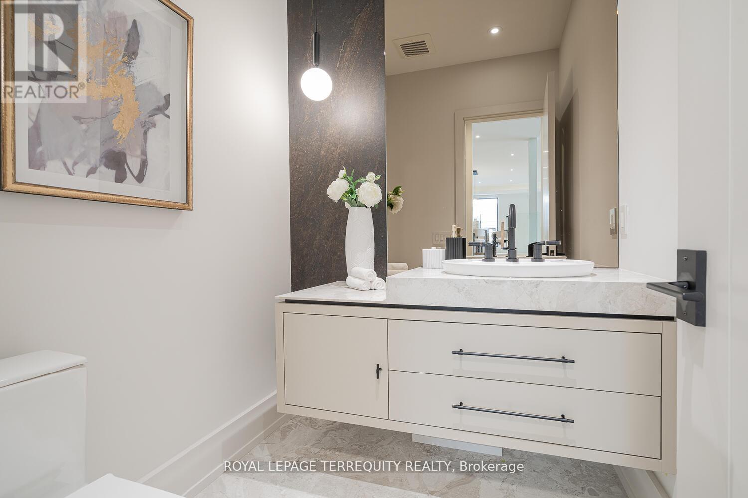 207 Newton Drive, Toronto, Ontario  M2M 2P2 - Photo 12 - C12975226