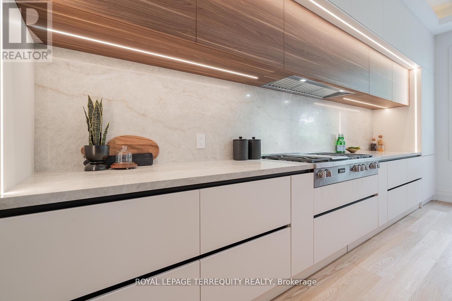 207 Newton Drive, Toronto, Ontario  M2M 2P2 - Photo 23 - C12975226