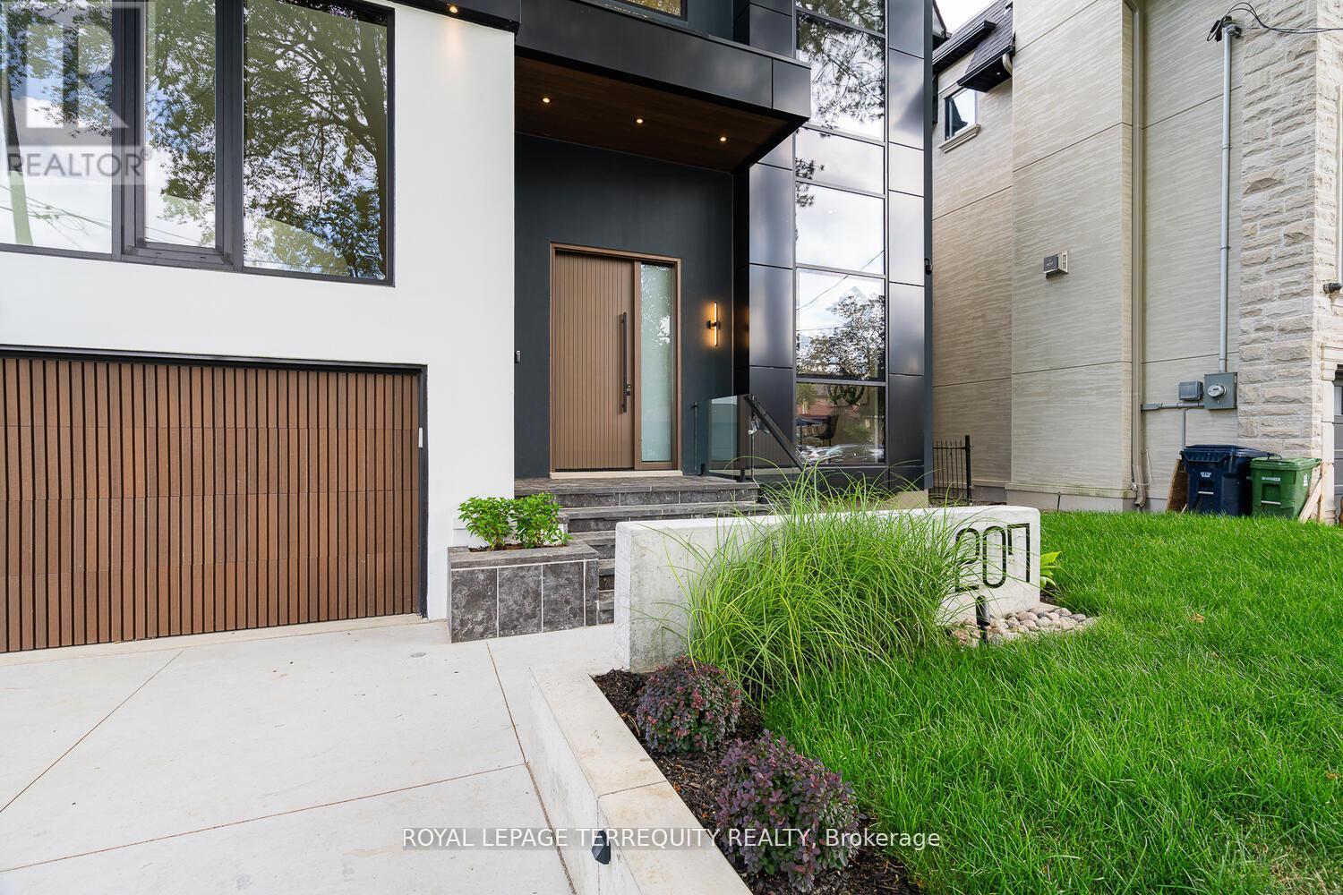 207 Newton Drive, Toronto, Ontario  M2M 2P2 - Photo 2 - C12975226