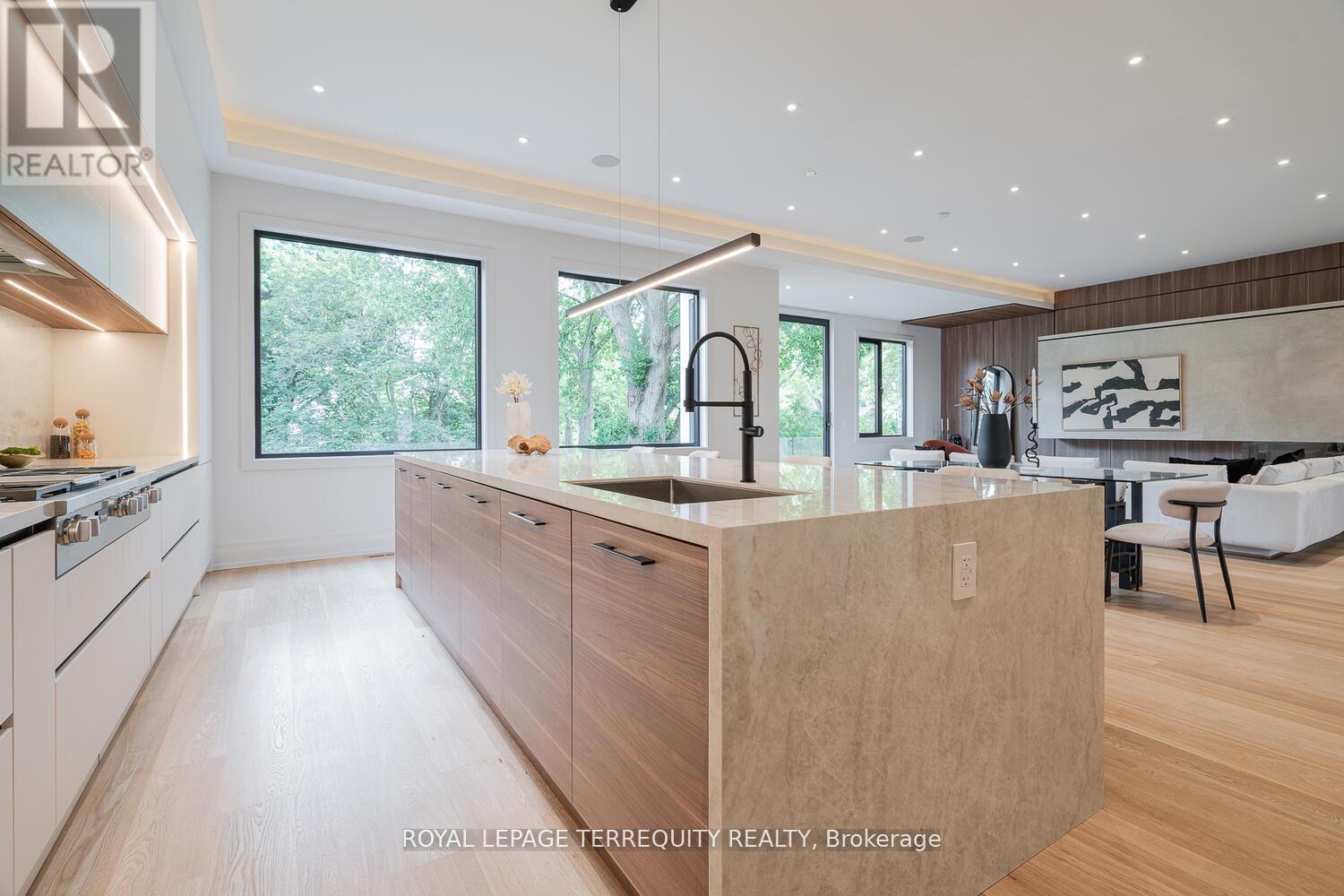 207 Newton Drive, Toronto, Ontario  M2M 2P2 - Photo 21 - C12975226