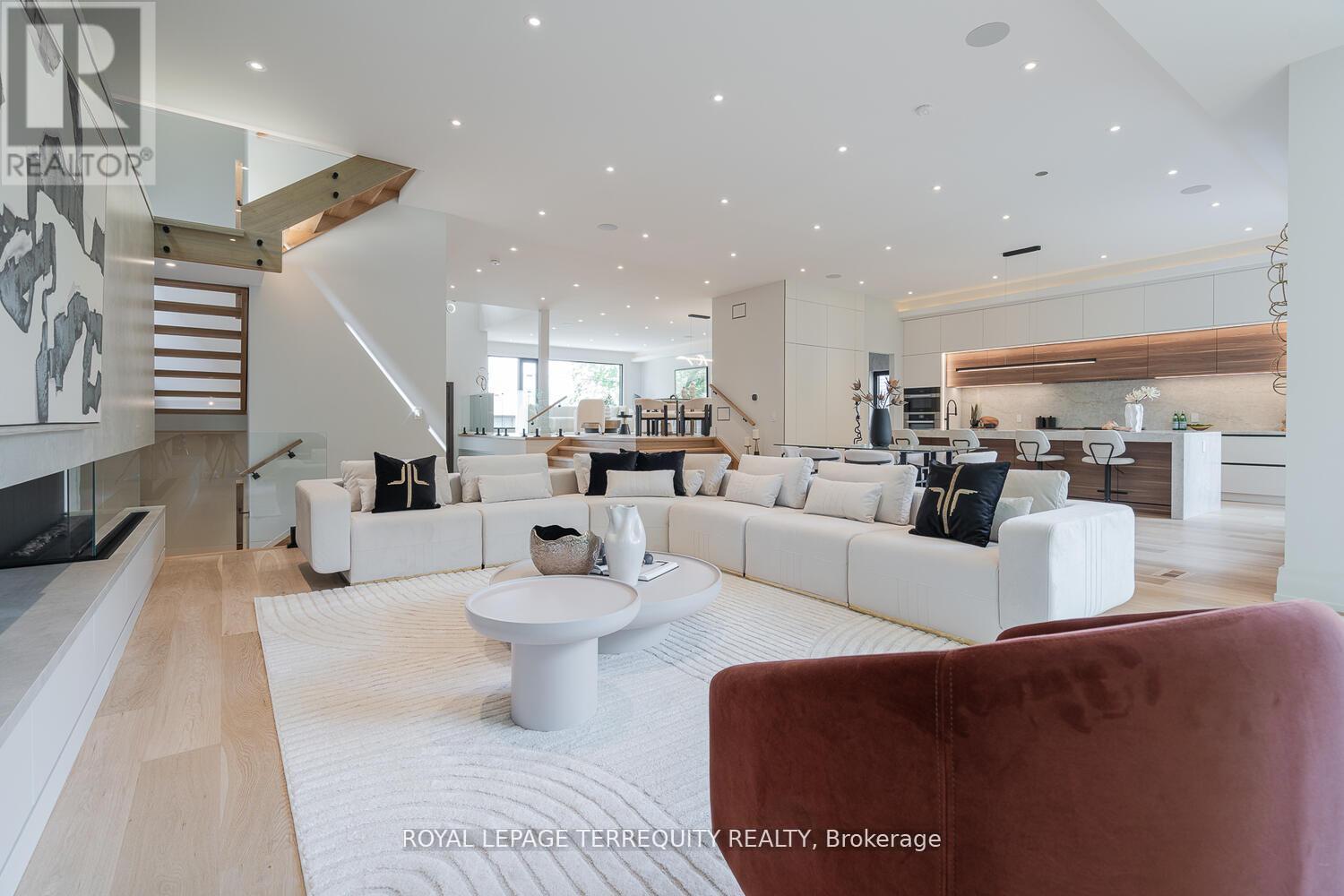 207 Newton Drive, Toronto, Ontario  M2M 2P2 - Photo 17 - C12975226