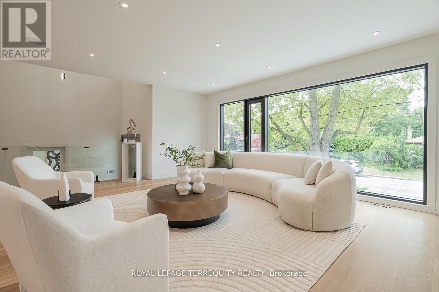 207 Newton Drive, Toronto, Ontario  M2M 2P2 - Photo 7 - C12975226