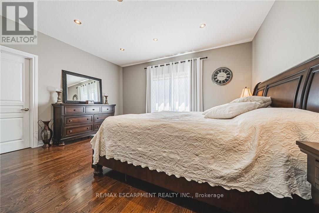 137 Pinehill Drive, Hamilton, Ontario  L0R 1P0 - Photo 12 - X12977472