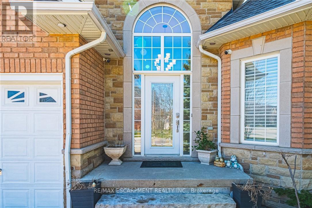 137 Pinehill Drive, Hamilton, Ontario  L0R 1P0 - Photo 3 - X12977472