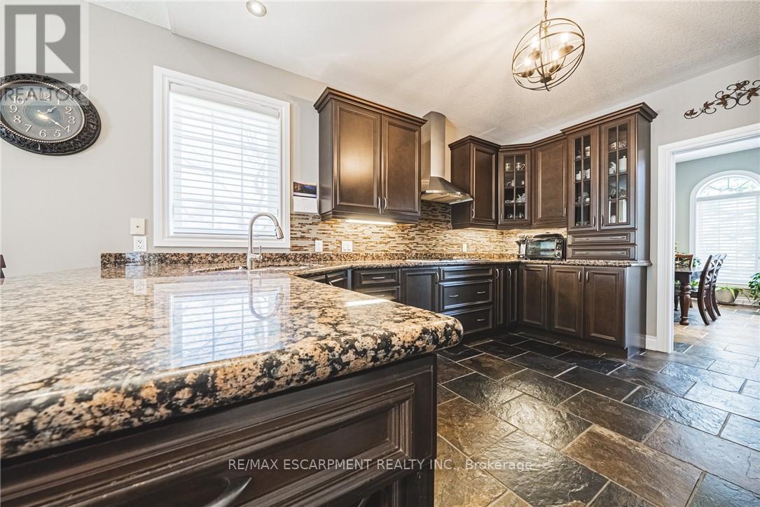 137 Pinehill Drive, Hamilton, Ontario  L0R 1P0 - Photo 6 - X12977472