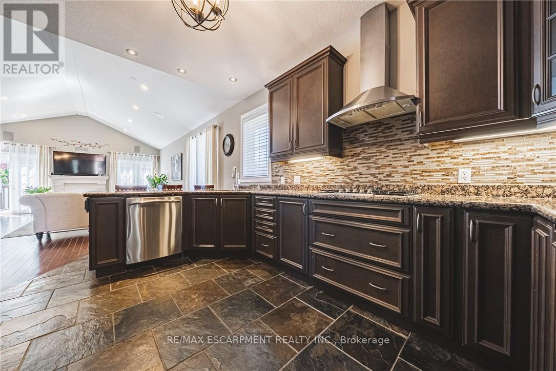 137 Pinehill Drive, Hamilton, Ontario  L0R 1P0 - Photo 8 - X12977472