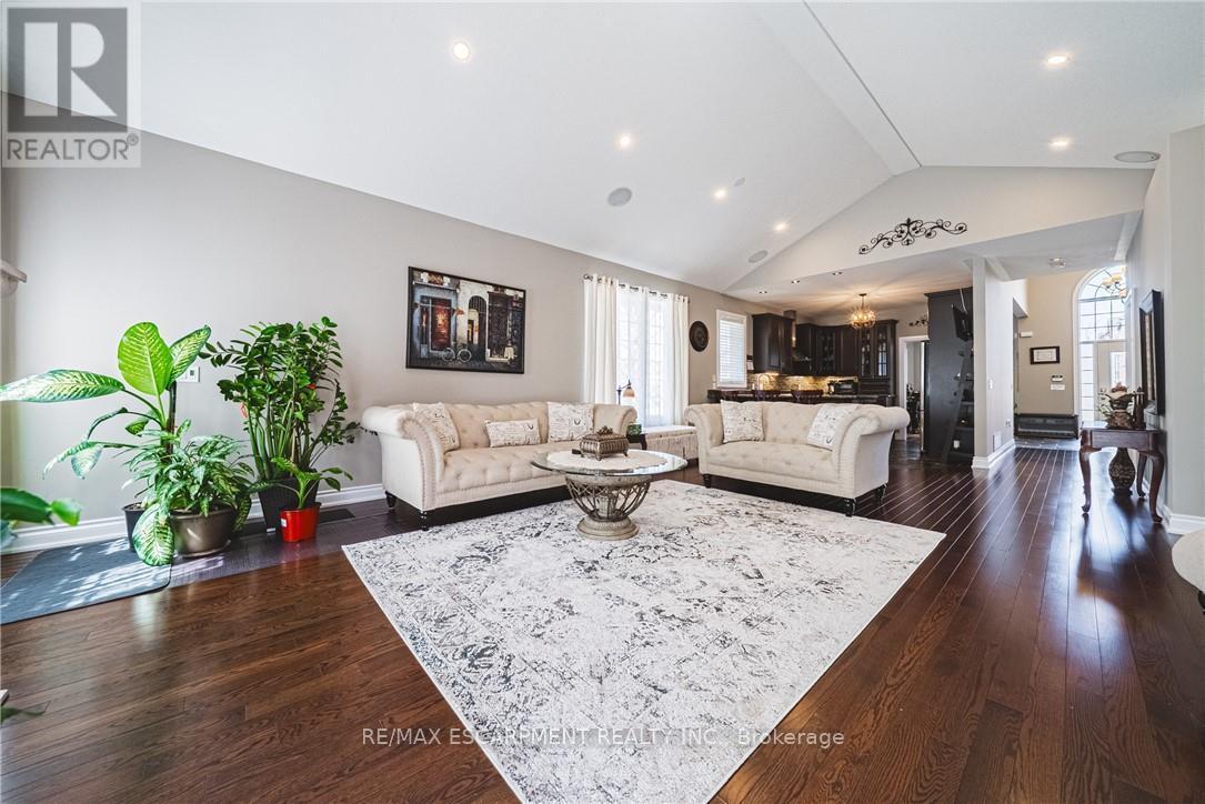 137 Pinehill Drive, Hamilton, Ontario  L0R 1P0 - Photo 9 - X12977472