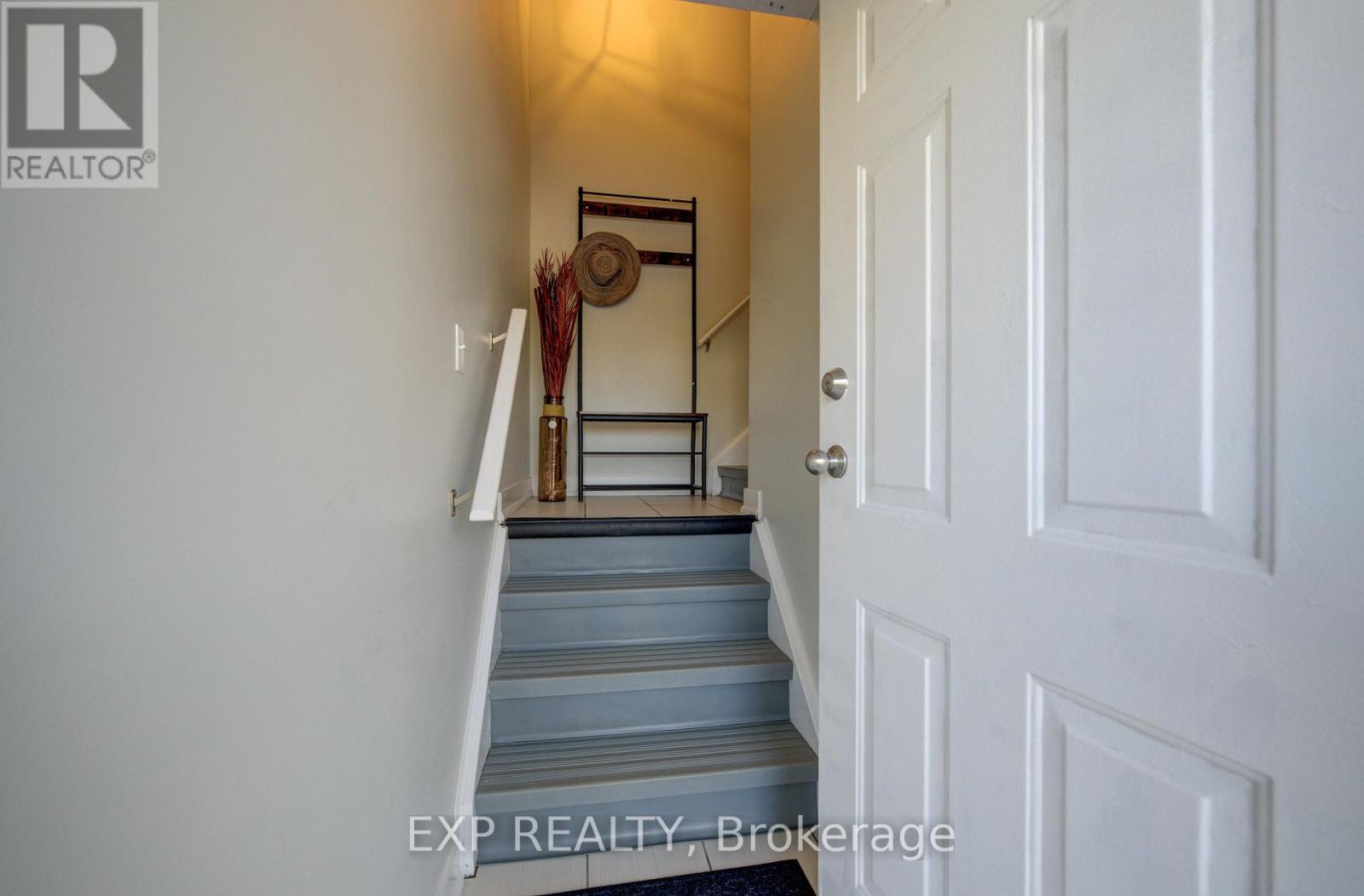 6a - 185 Windale Crescent, Kitchener, Ontario  N2E 0G3 - Photo 3 - X12977474