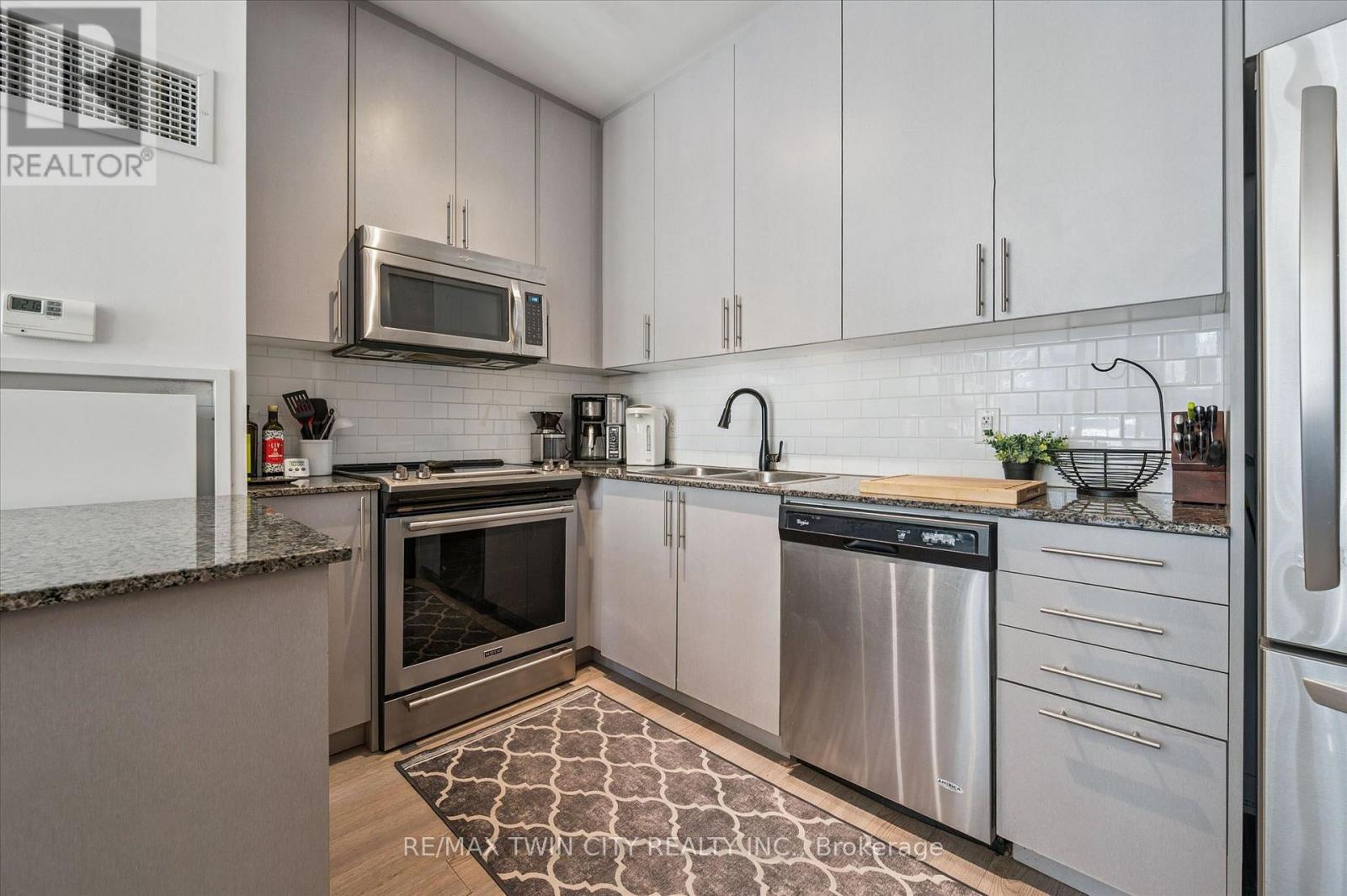 103 - 85 Duke Street W, Kitchener, Ontario  N2H 0B7 - Photo 5 - X12977496