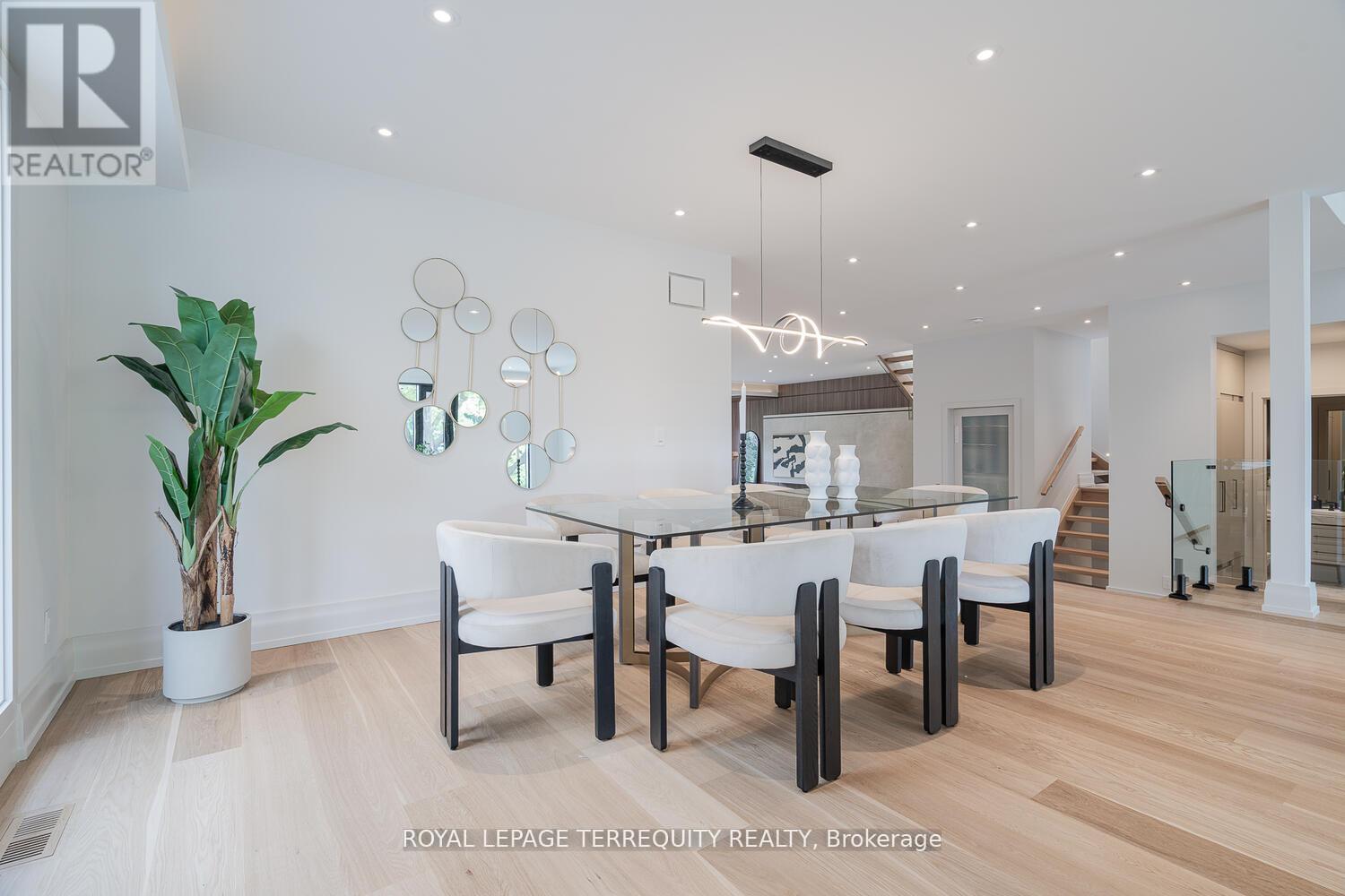 207 Newton Drive, Toronto, Ontario  M2M 2P2 - Photo 8 - C12975226