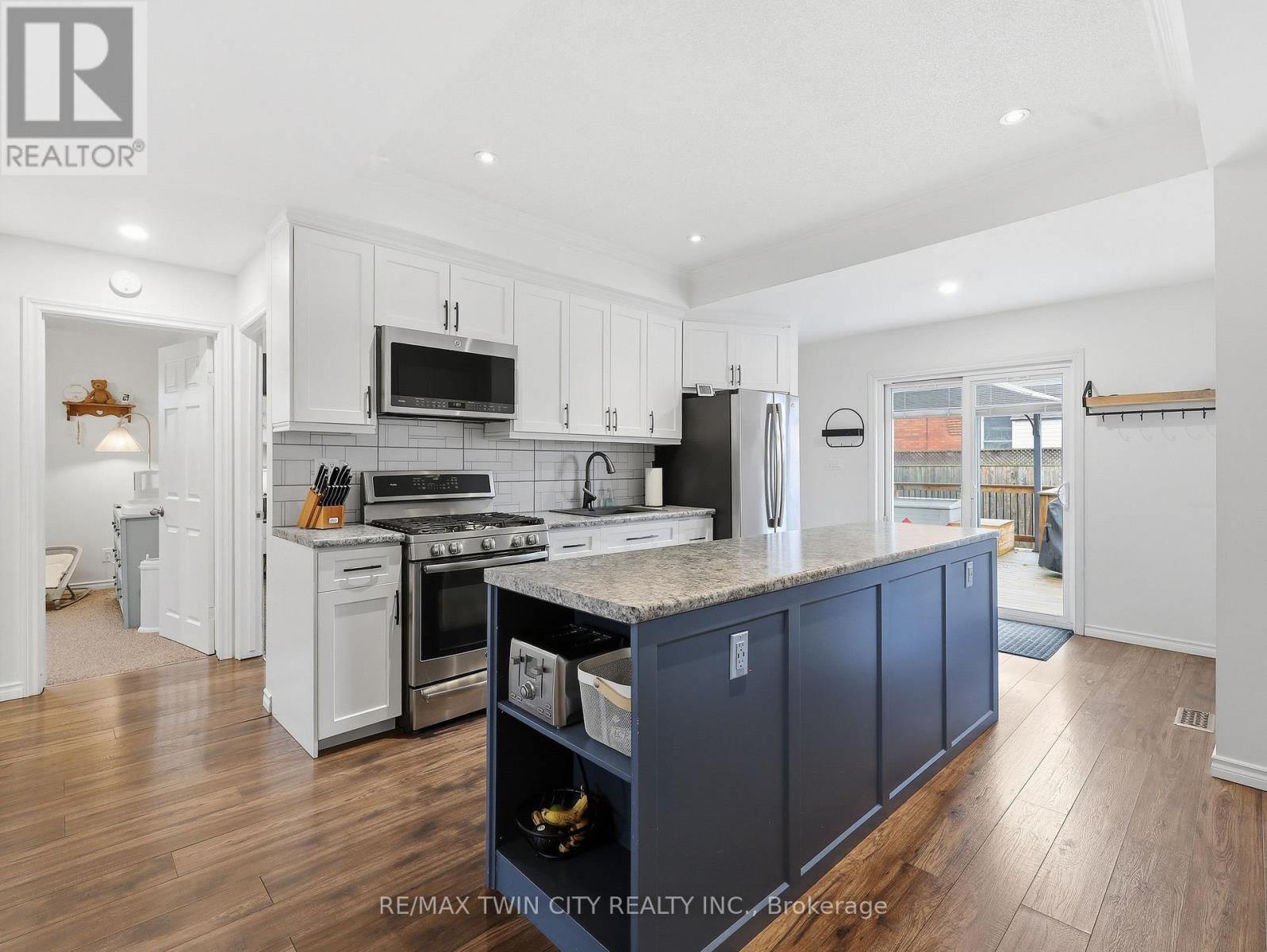 167 Elgin Street, Brantford, Ontario  N3S 5A4 - Photo 2 - X12977578