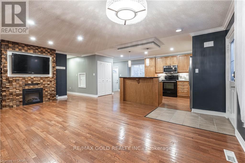 82 Saddy Avenue, London East, Ontario  N5V 4E4 - Photo 2 - X12977600