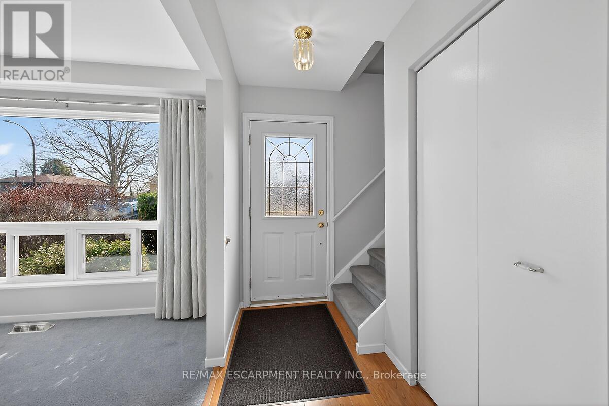 9 Mellenby Street, Hamilton, Ontario  L8J 1E6 - Photo 3 - X12977608