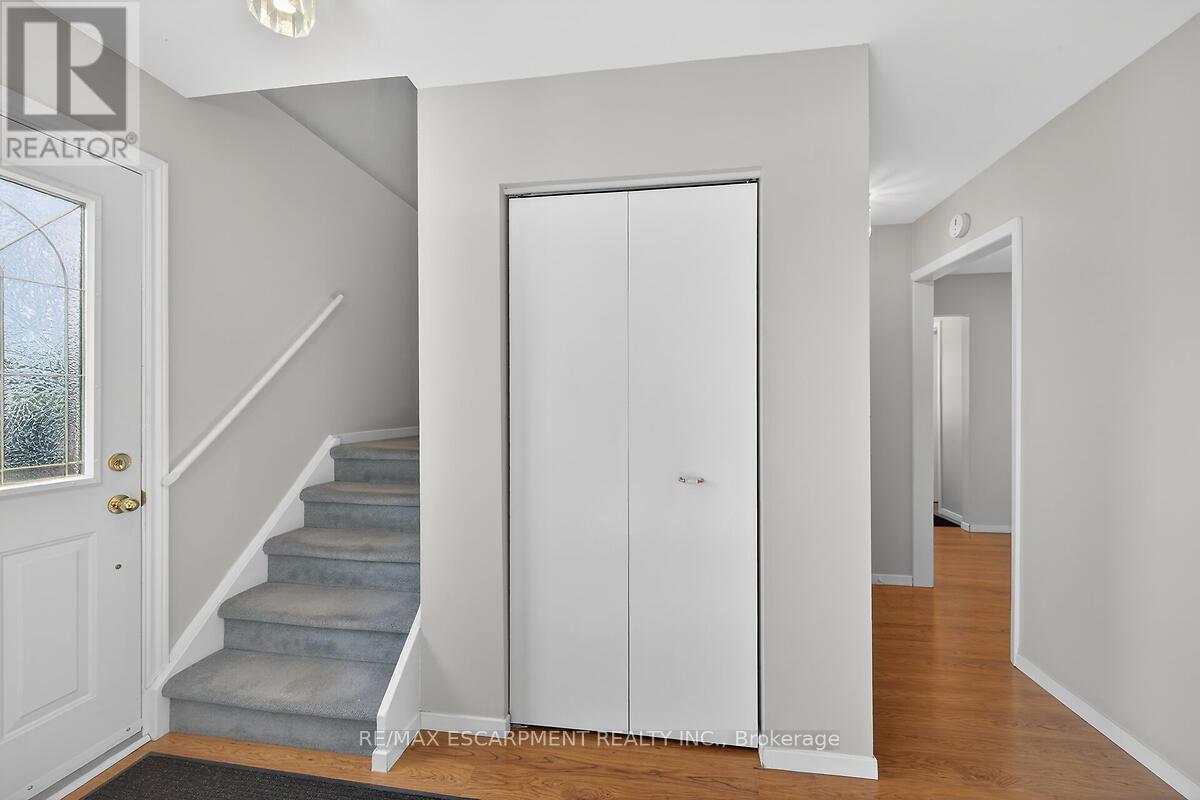 9 Mellenby Street, Hamilton, Ontario  L8J 1E6 - Photo 7 - X12977608