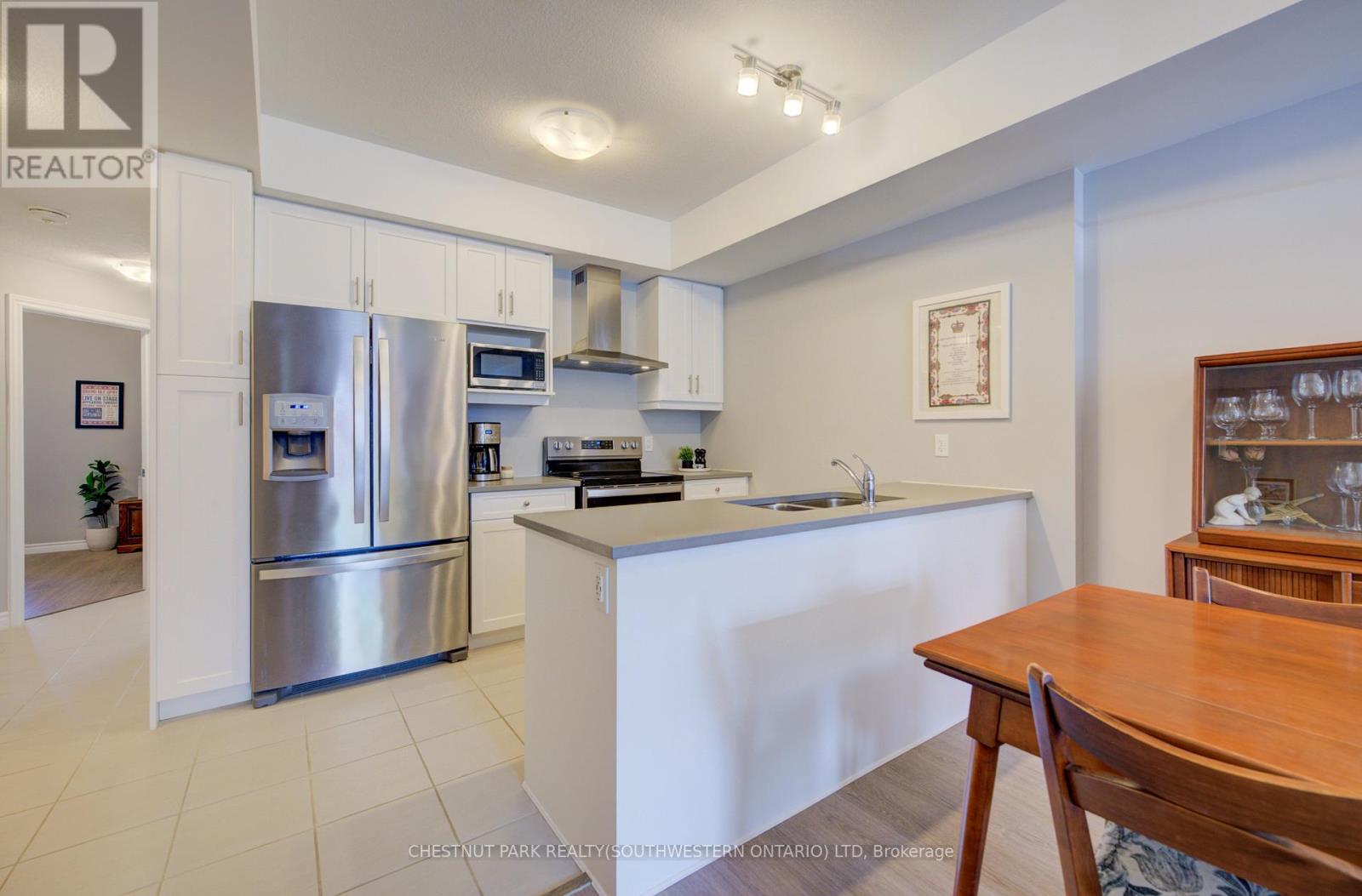 156 Wheat Lane, Kitchener, Ontario  N2R 0R4 - Photo 6 - X12977640