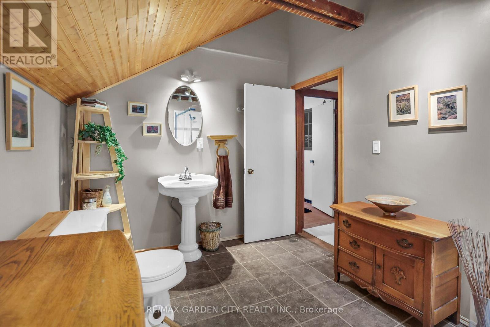 10 Maple Avenue, Grimsby, Ontario  L3M 3B6 - Photo 23 - X12977680