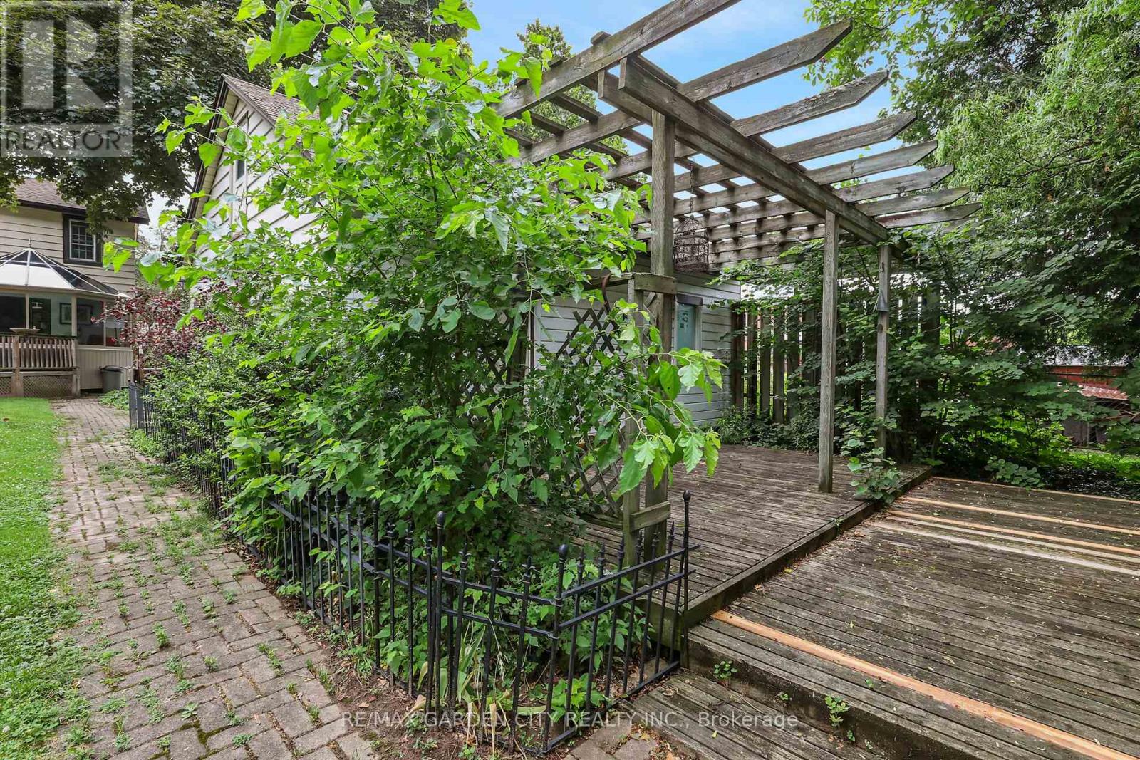 10 Maple Avenue, Grimsby, Ontario  L3M 3B6 - Photo 24 - X12977680