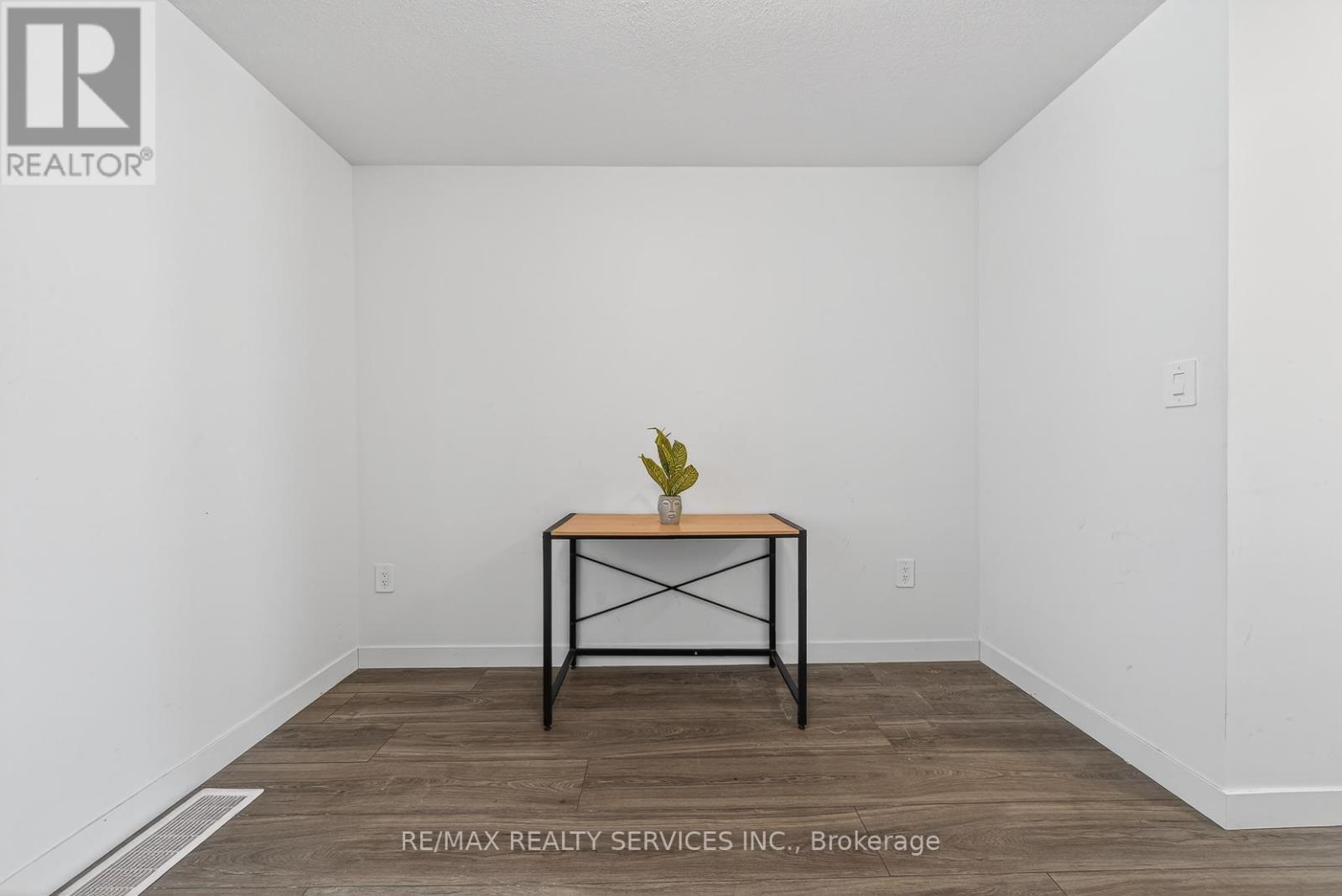 95 Queensbrook Crescent, Cambridge, Ontario  N1S 0E4 - Photo 13 - X12977718