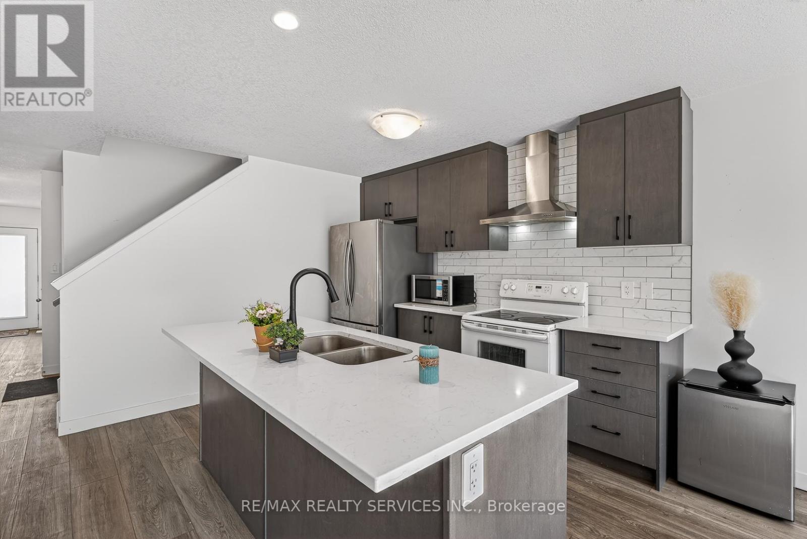 95 Queensbrook Crescent, Cambridge, Ontario  N1S 0E4 - Photo 19 - X12977718