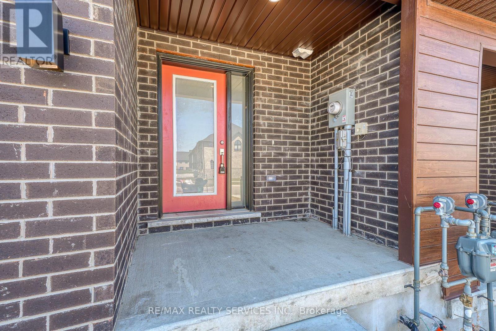 95 Queensbrook Crescent, Cambridge, Ontario  N1S 0E4 - Photo 2 - X12977718