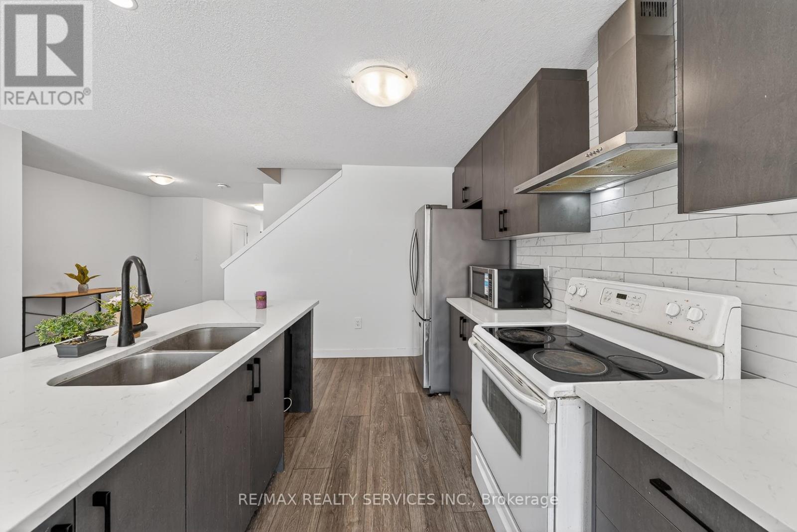 95 Queensbrook Crescent, Cambridge, Ontario  N1S 0E4 - Photo 21 - X12977718