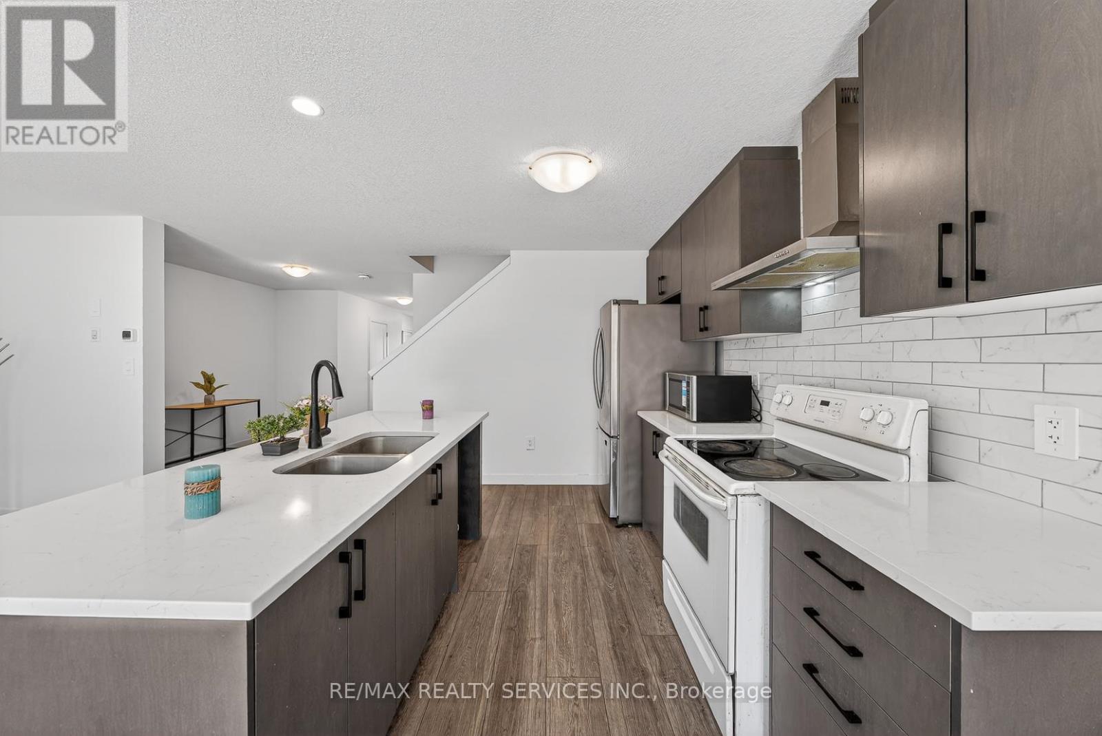 95 Queensbrook Crescent, Cambridge, Ontario  N1S 0E4 - Photo 22 - X12977718